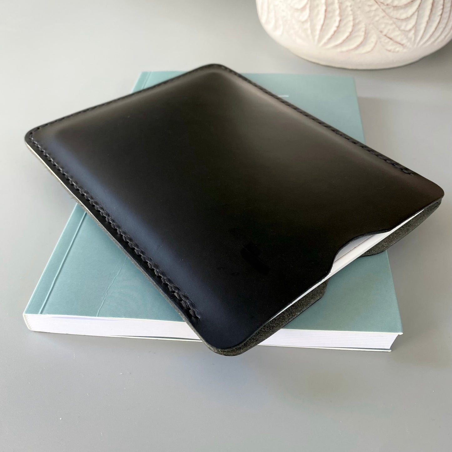 Premium E-Book Reader Leather Sleeve | Read Me | various colors