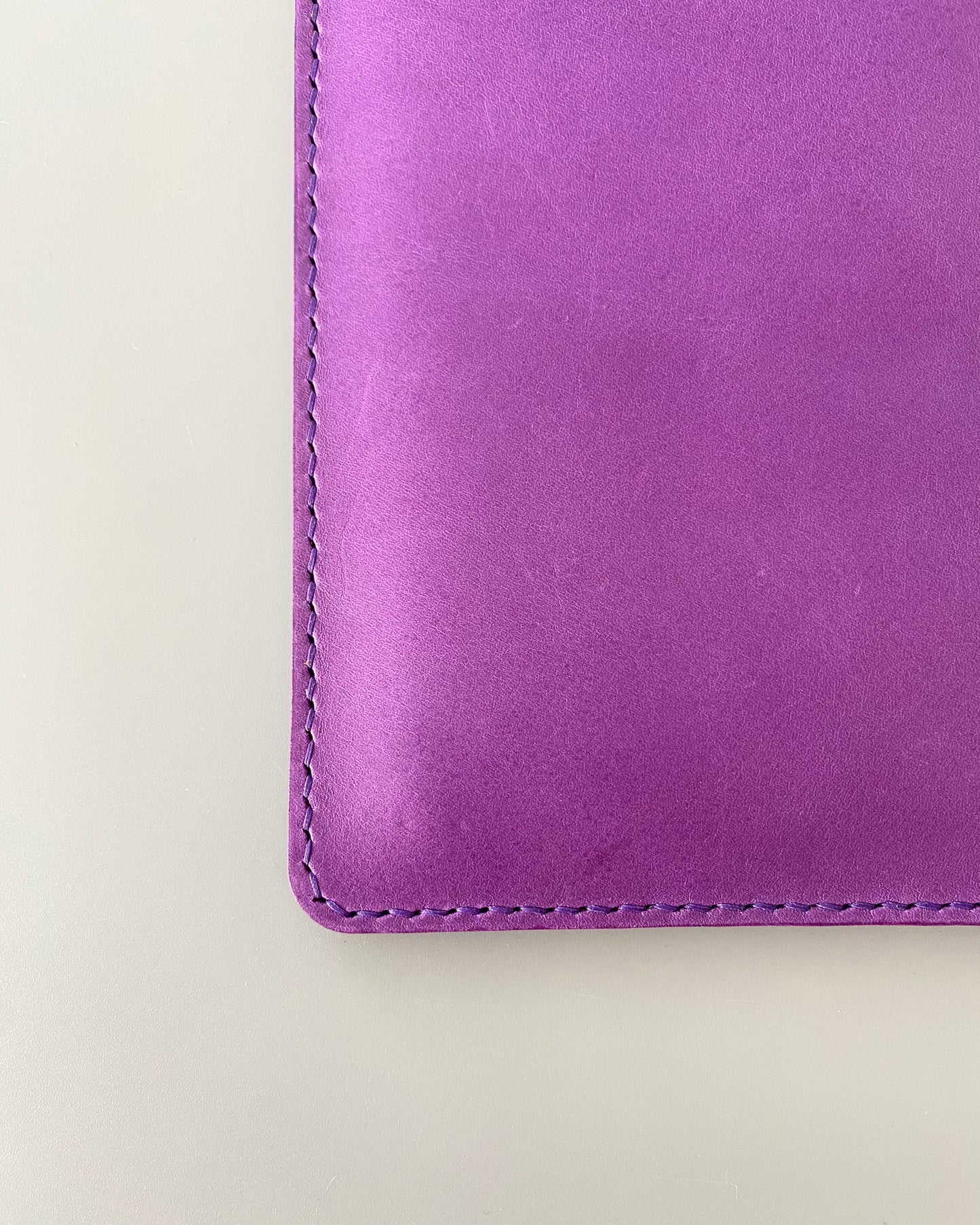 E-Book Reader Leather Sleeve | Read Me | Bright Purple