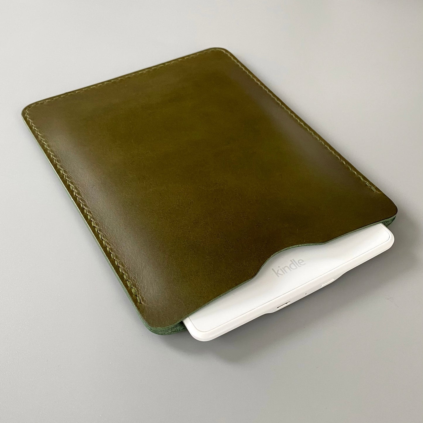 E-Book Reader and Tablet Leather Sleeve | Read Me | Olive green
