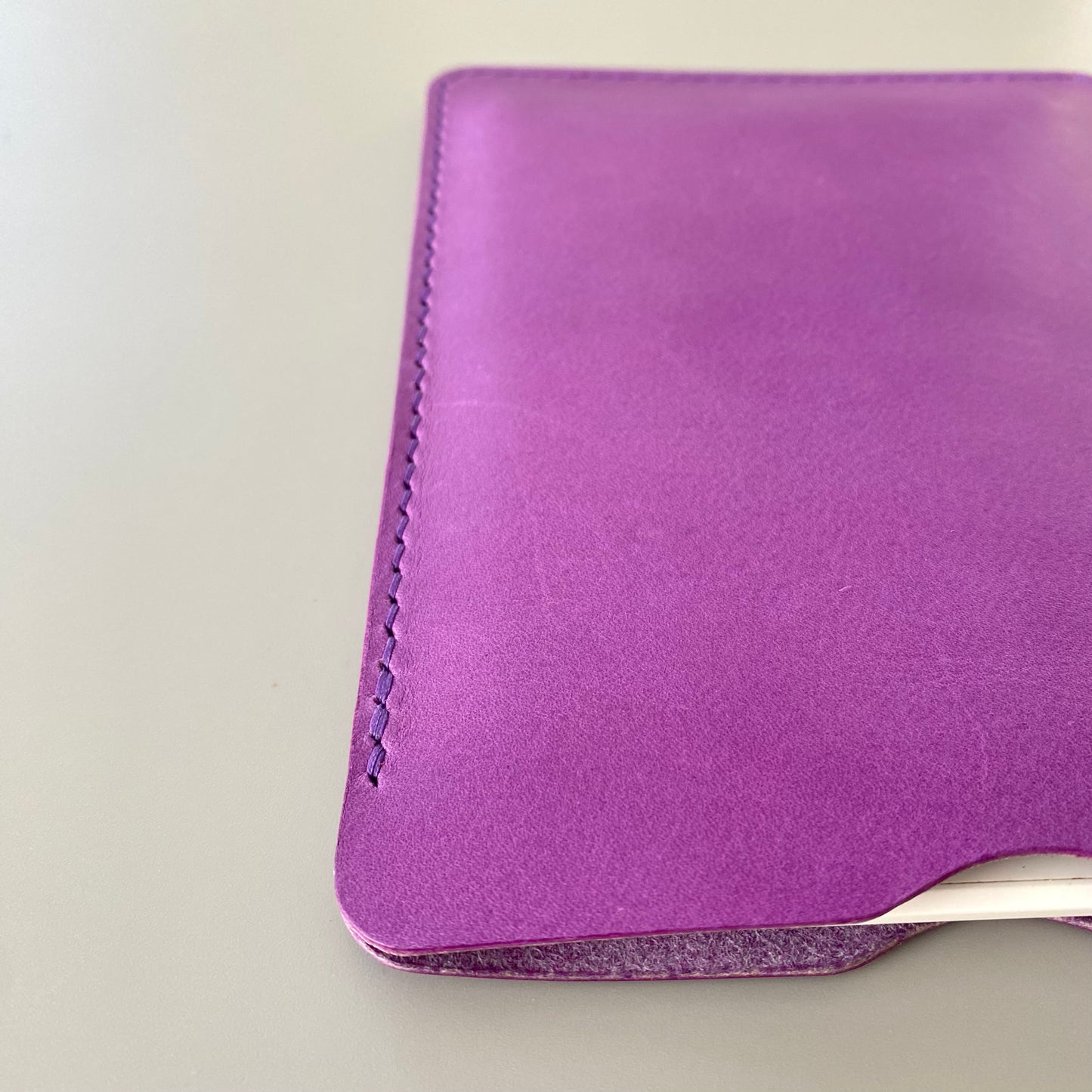 E-Book Reader Leather Sleeve | Read Me | Bright Purple