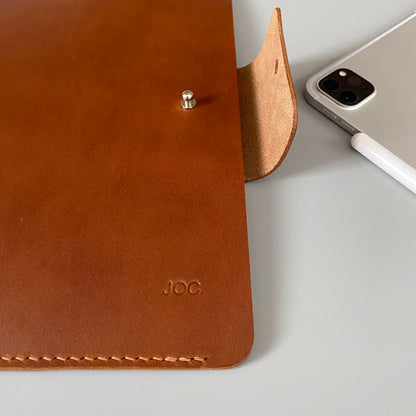 Leather Case for E-Book Readers and Tablets | Read Me Too | Cognac Brown