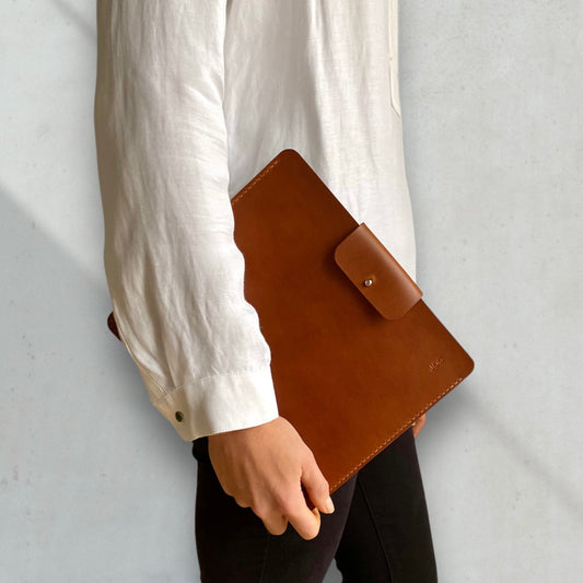 Leather Case for E-Book Readers and Tablets | Read Me Too | Cognac Brown