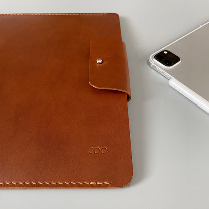 Leather Case for E-Book Readers and Tablets | Read Me Too | Cognac Brown