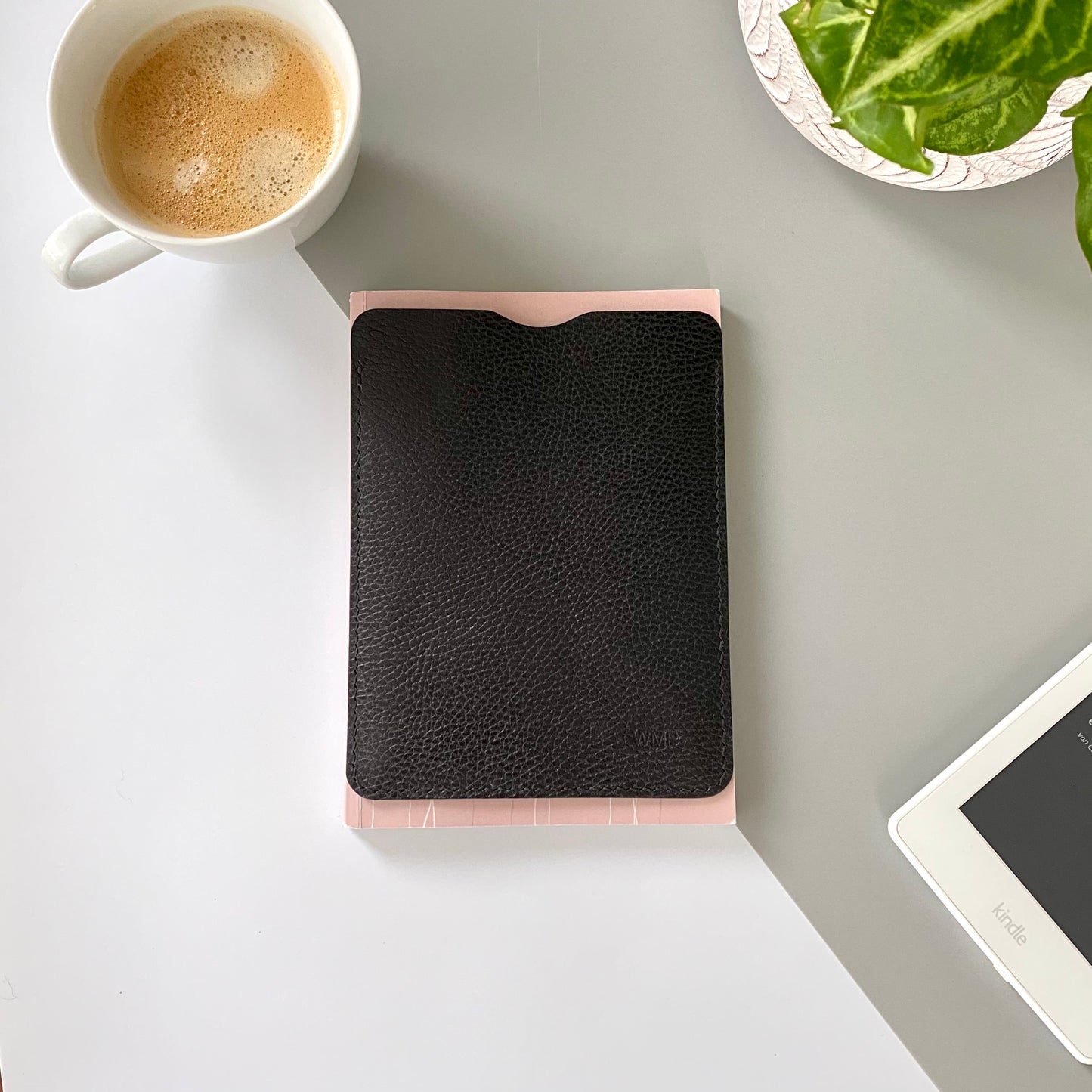 E-Book Reader Leather Sleeve | Read Me | Black Texture