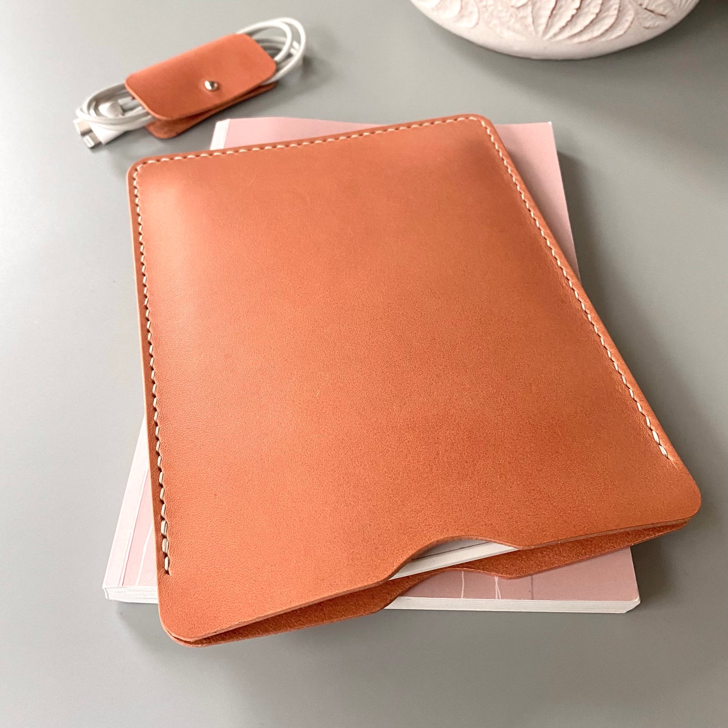 Premium E-Book Reader Leather Sleeve | Read Me | various colors