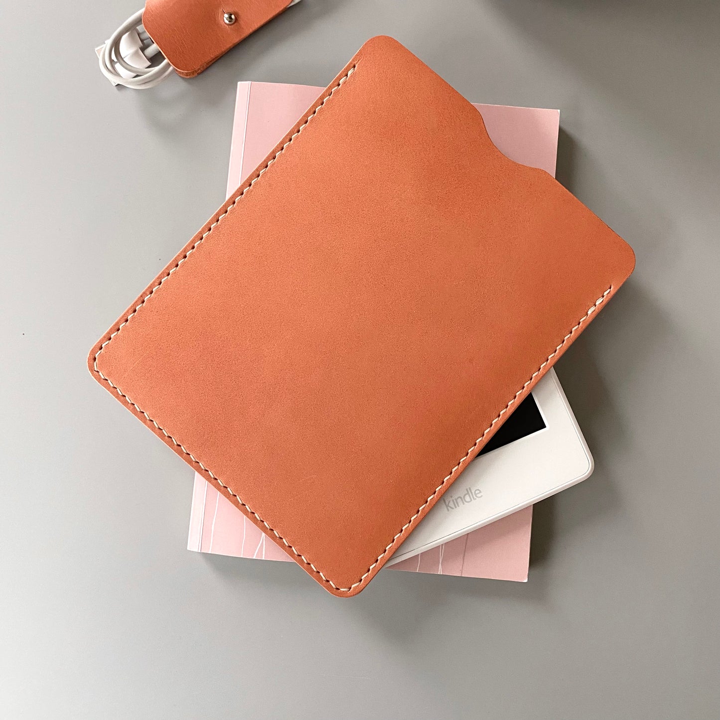 E-Book Reader Leather Sleeve | Read Me | Light Pink