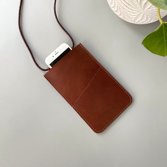 Leather smartphone bag in chestnut brown