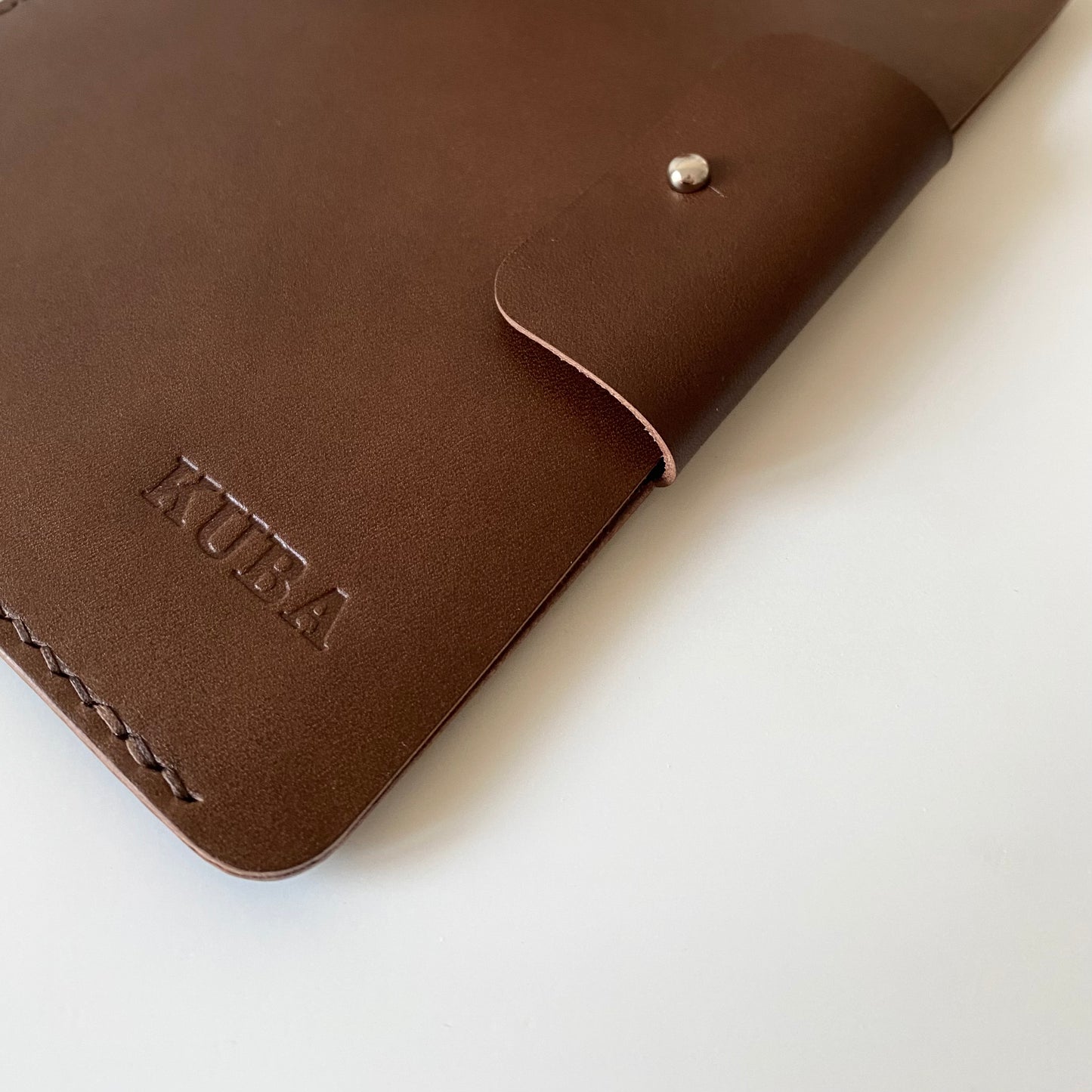 Leather Case for E-book Readers and Tablets | Read Me Too | Dark Brown