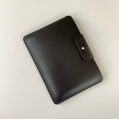 Leather Case for E-book Readers and Tablets | Read Me Too | Black