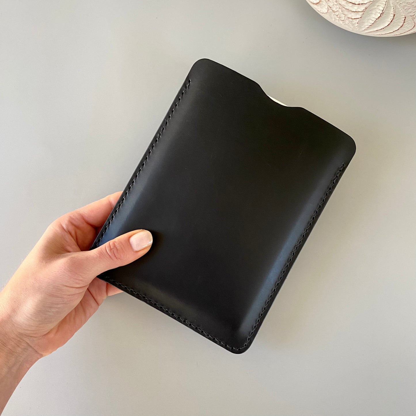 E-Book Reader Leather Sleeve | Read Me | Black