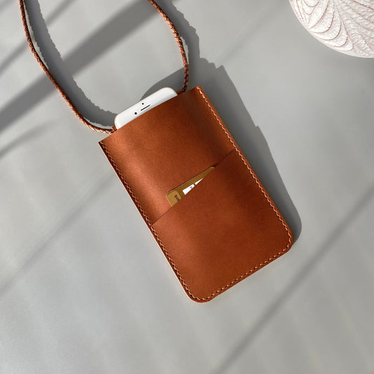 Leather smartphone bag in tan