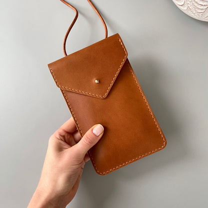 Leather Smartphone Bag with Flap Closure | Call Me Back | Cognac Brown