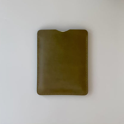 E-Book Reader and Tablet Leather Sleeve | Read Me | Olive green