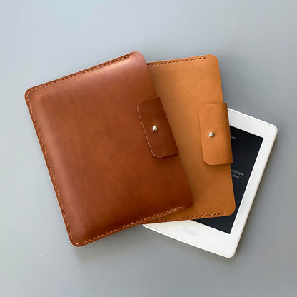 Leather Case for E-Book Readers and Tablets | Read Me Too | Cognac Brown